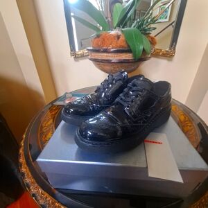 Prada women's 38.5 patent leather Oxford shoes